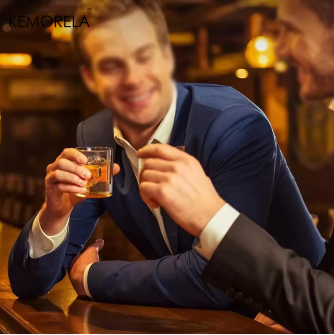 Revolver Whisky Karaf Set met Glazen – Decoratieve Drankdispenser