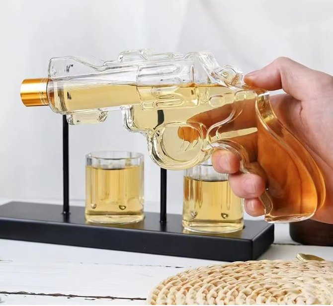 Revolver Whisky Karaf Set met Glazen – Decoratieve Drankdispenser