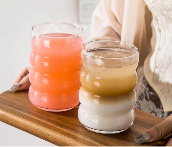 Set van 2 Geribbelde Glazen Bekers met Rietjes – Vintage Borosilicaat Drinkglazen 350 ml