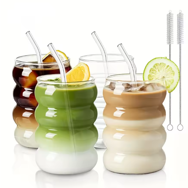 Set van 2 Geribbelde Glazen Bekers met Rietjes – Vintage Borosilicaat Drinkglazen 350 ml