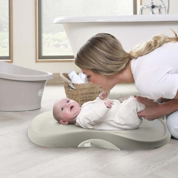 Babycommode Aankleedkussen – Voorgevormd, Antislip en Gemakkelijk Schoon te Maken