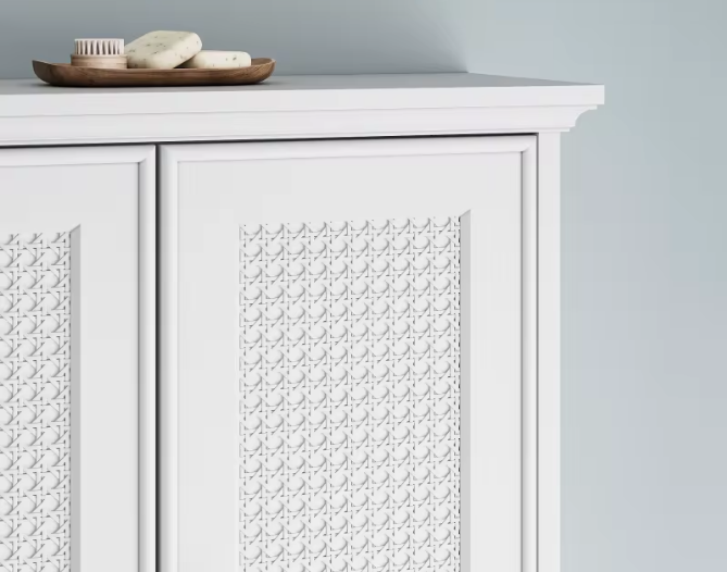 Wandgemonteerde Badkamerkast met Verstelbare Planken en Decoratieve Deur