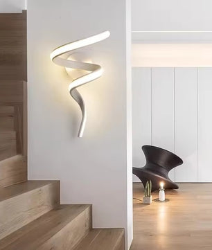 Moderne LED Wandlamp Spiraal Design – Scandinavische Muurlamp van Metaal & Acryl voor Hal, Slaapkamer & Woonkamer