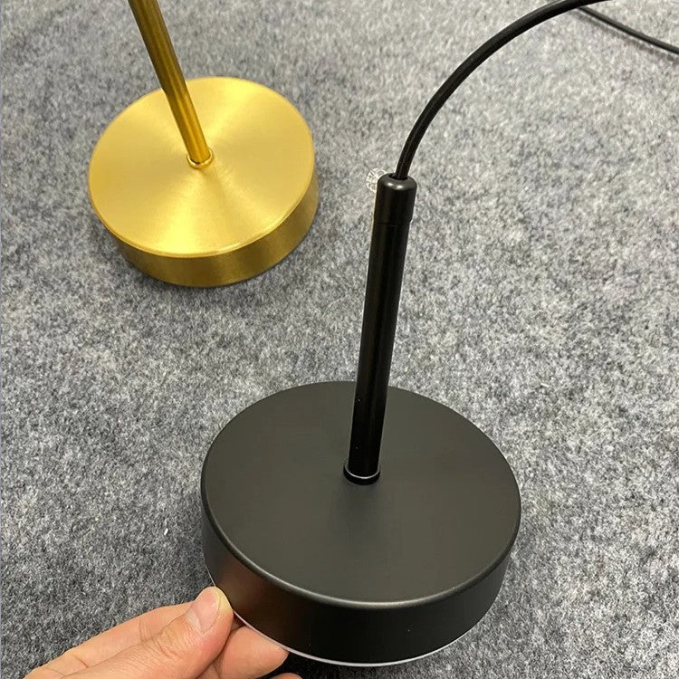 Nordic Moderne LED Hanglamp – Minimalistisch Design met Gouden Lampenkap – Aluminium & Acryl – Verstelbare Kabel – Voor Slaapkamer, Eetkamer & Woonkamer