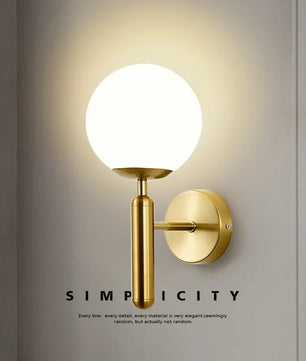 Moderne Glazen Wandlamp – Elegante Messingkleurige Binnenverlichting met E27 Fitting