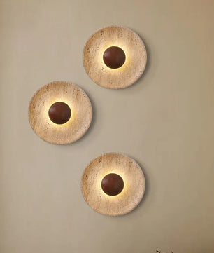 Moderne Natuursteen Wandlamp 25 cm – Sfeervolle Blaker met Donker Houten Basis – Luxe Wandverlichting voor Foyer, Eetkamer en Slaapkamer