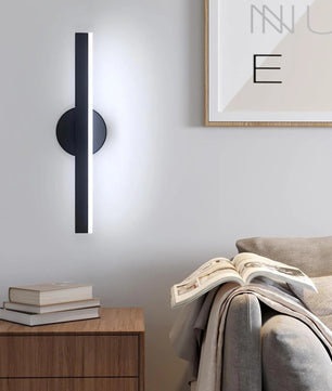 Moderne LED Wandlamp – 12W Draaibaar 360° – Zwart Aluminium en Acryl – Koel Wit 6500K – Voor Woonkamer, Hal en Studieruimte