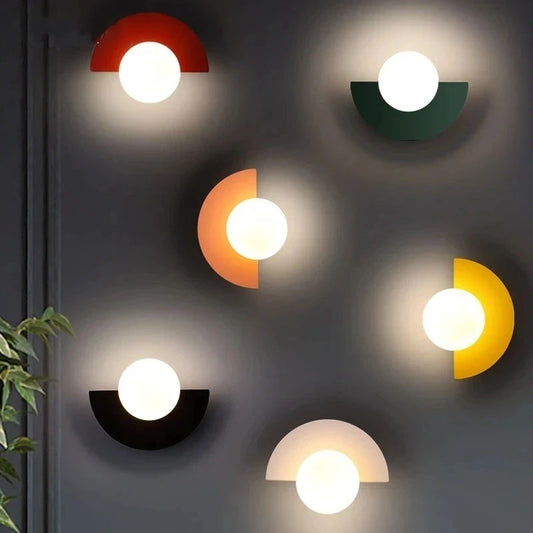 Scandinavische LED Wandlamp – Creatief Design met Omhoog en Omlaag Licht – Moderne Wandverlichting voor Slaapkamer en Woonkamer