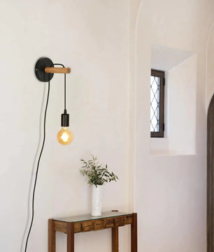 Vintage Industriële Wandlamp met Houten Arm – E27 Fitting met Schakelaar en Stekker – Plug-in Wandverlichting voor Slaapkamer, Hal en Woonkamer