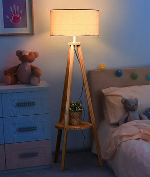 Houten Vloerlamp met Stoffen Kap en Tripod Basis – Staande Lamp met Plank – Modern Design 154 cm voor Woonkamer en Slaapkamer