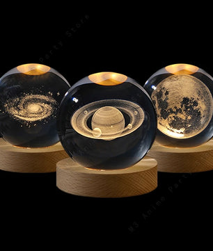 Kristallen 3D Bol Nachtlamp 5 cm – LED USB Lamp met Lasergravure en Houten Beukenhouten Basis – Decoratief Sfeerlampje