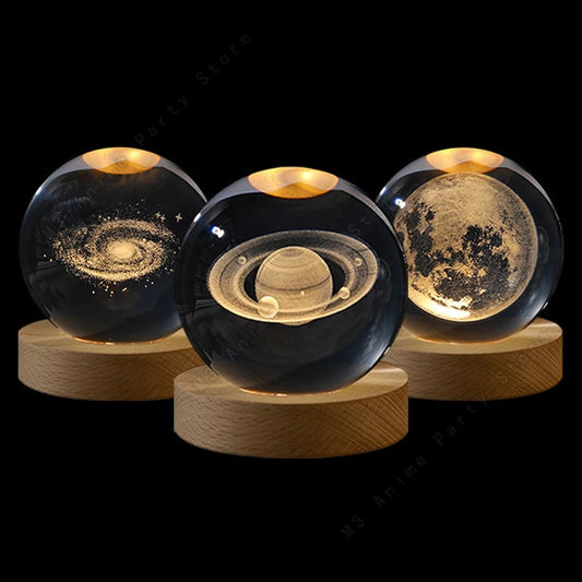 Kristallen 3D Bol Nachtlamp 5 cm – LED USB Lamp met Lasergravure en Houten Beukenhouten Basis – Decoratief Sfeerlampje