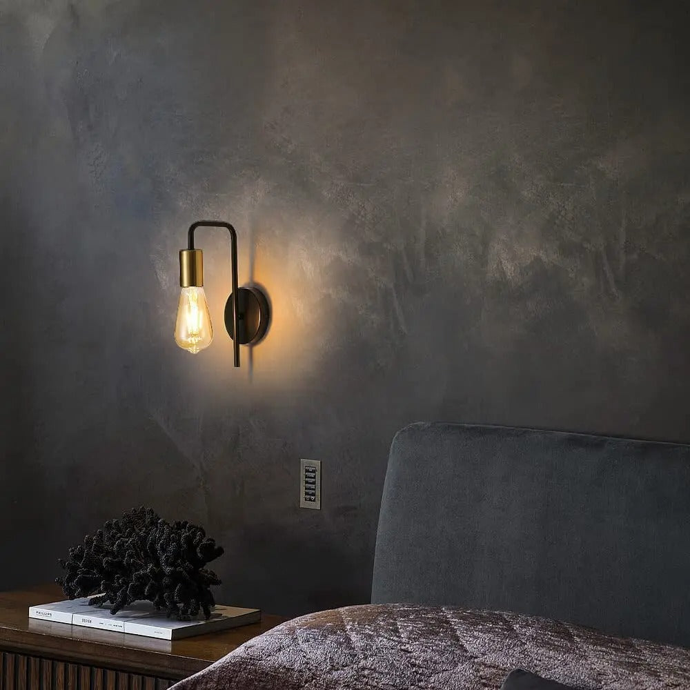 Set van 2 Vintage Wandlampen – Industriële Retro Wandspots van Gesmeed Staal met E27 Fitting – Zwart met Gouden Accent