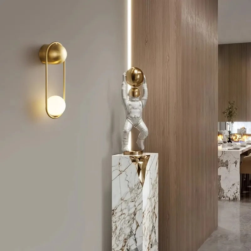 Minimalistische LED Wandlamp – Nordic Luxe Design met Metaal en Mat Glas – Moderne Wandverlichting voor Slaapkamer, Hal en Woonkamer
