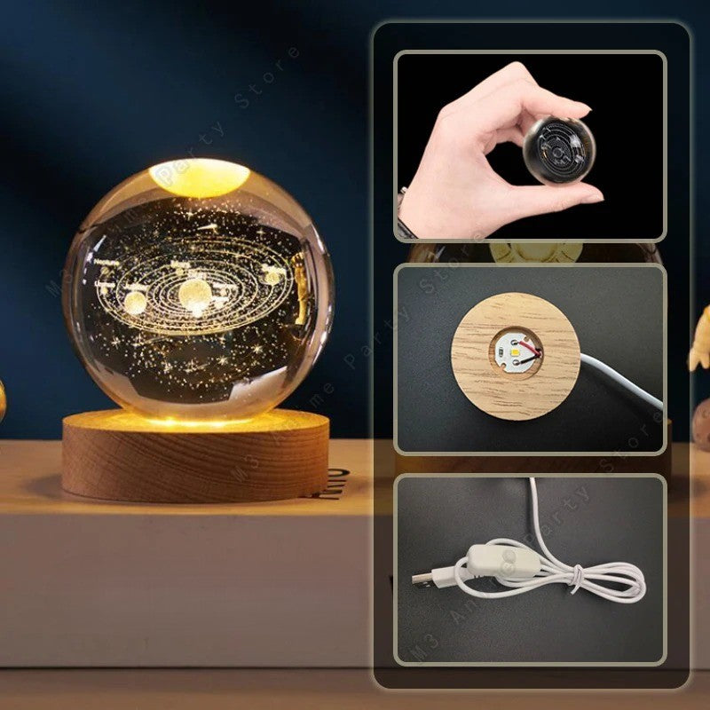 Kristallen 3D Bol Nachtlamp 5 cm – LED USB Lamp met Lasergravure en Houten Beukenhouten Basis – Decoratief Sfeerlampje