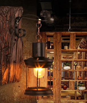 Industriële Wandkandelaar van Hout en Metaal – Rustieke Wandlamp met E27 Fitting voor Bar, Loft, Gang en Woonkamer