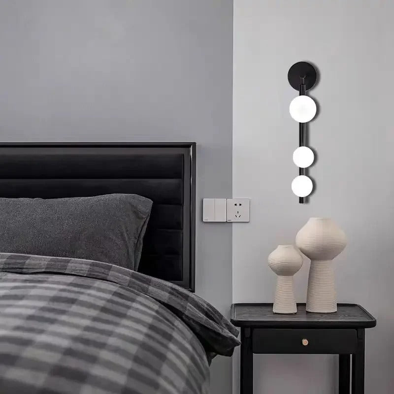 Wandlamp met Glazen Bol – Modern Design – Wit Glas met Goud of Zwart Metaal – E27 – Voor Slaapkamer, Badkamer en Hal