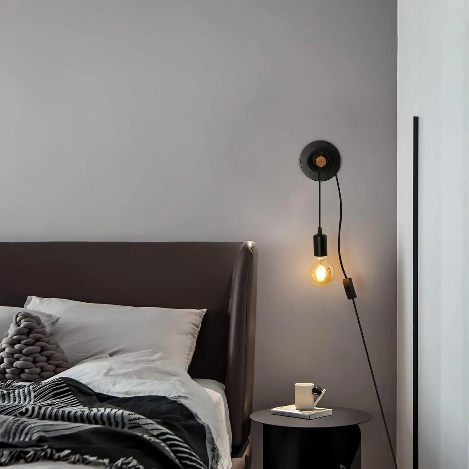 Vintage Industriële Wandlamp met Houten Arm – E27 Fitting met Schakelaar en Stekker – Plug-in Wandverlichting voor Slaapkamer, Hal en Woonkamer