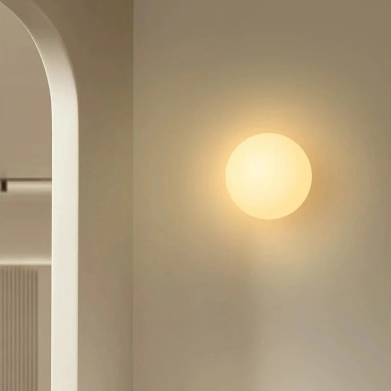 Moderne Glazen Wandlamp – Bauhaus Ronde Melkwitte Bal met G9 LED voor Slaapkamer en Woonkamer