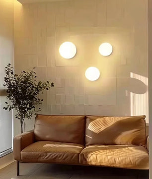 Ronde Glazen Wandlamp – Melkwitte Glazen Bol met Verborgen Basis – Moderne LED Wandverlichting voor Slaapkamer en Woonkamer