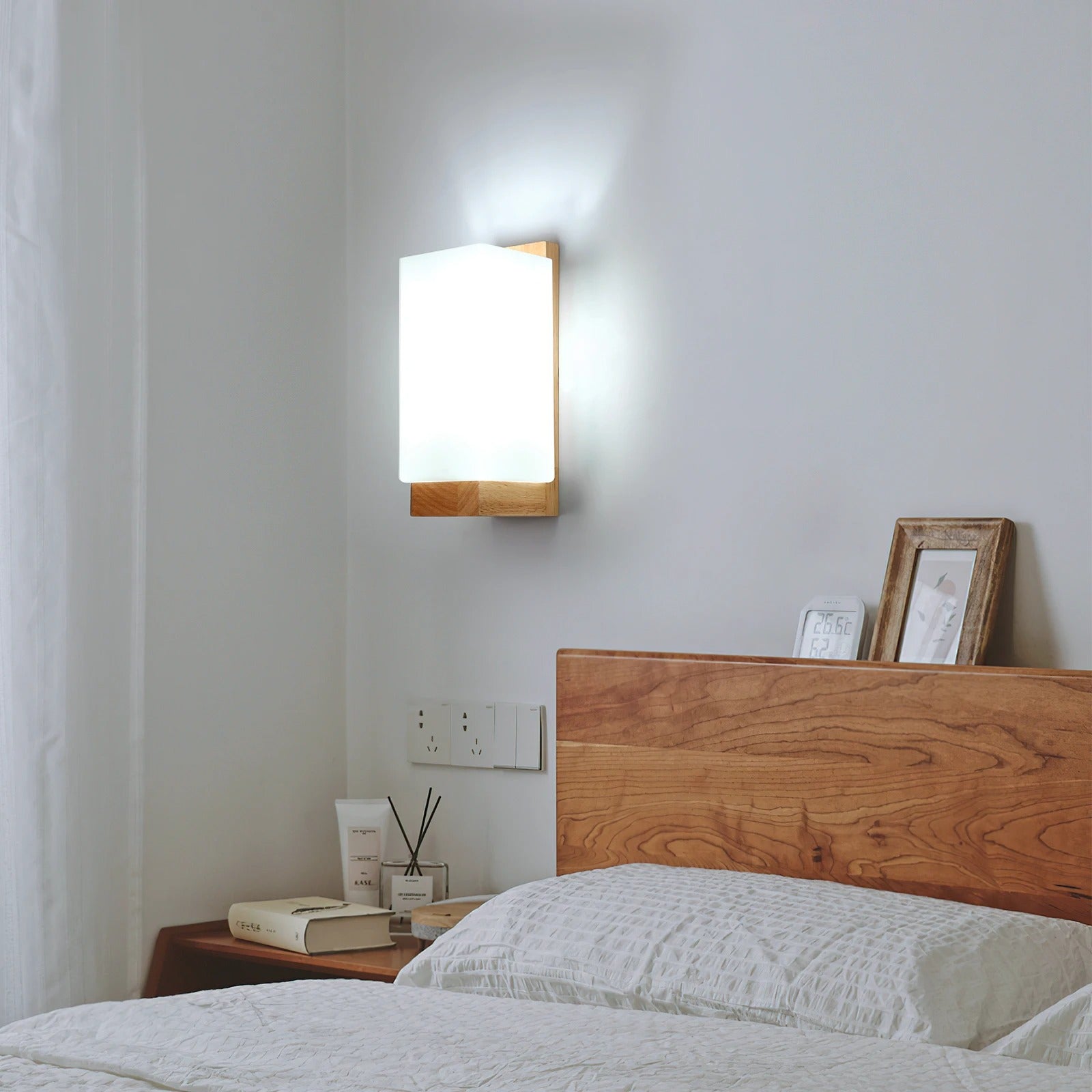 Moderne Houten Wandlamp – Minimalistisch Design met Glazen Kap – E27 Binnenverlichting