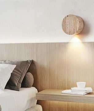 Wabi-Sabi Travertijn LED Wandlamp – Natuursteen Sfeerverlichting voor Slaapkamer en Gang