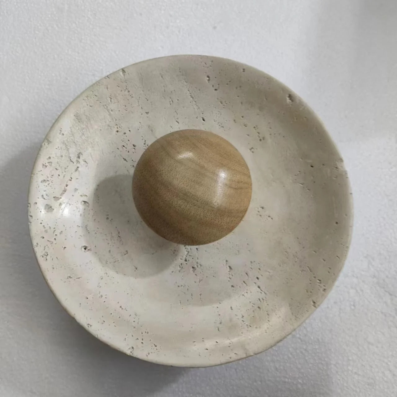 Moderne Natuursteen Wandlamp 25 cm – Sfeervolle Blaker met Donker Houten Basis – Luxe Wandverlichting voor Foyer, Eetkamer en Slaapkamer