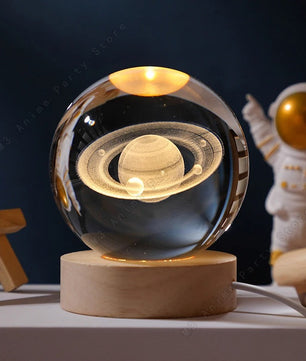 Kristallen 3D Bol Nachtlamp 5 cm – LED USB Lamp met Lasergravure en Houten Beukenhouten Basis – Decoratief Sfeerlampje